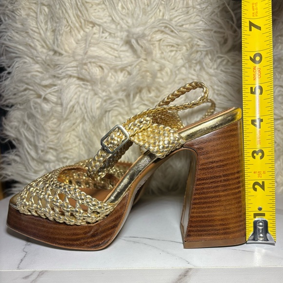 Souliers Martinez - CHEYENNE Gold Woven Leather Platform Sandals - Picture 8 of 15